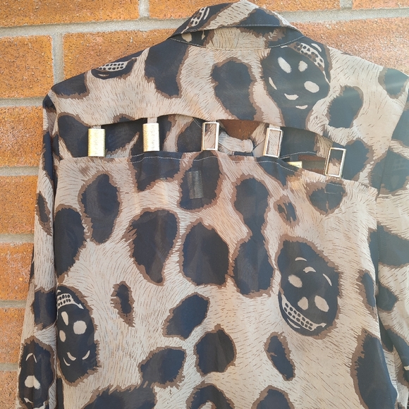 Urmoda Blouse With Gold Buttons And Spikes - Picture 7 of 9